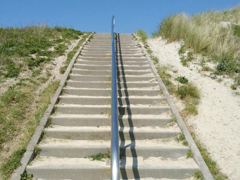 Trap naar het strand